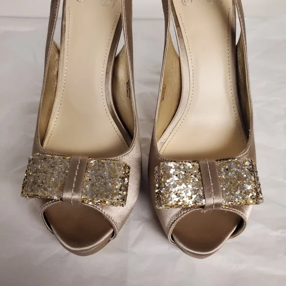 NEW Disney Glass Slipper Collection 8.5 Champagne Romance Gold sequins bow heels - Picture 3 of 13